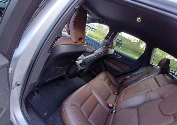 Volvo XC 60 cena 112000 przebieg: 119937, rok produkcji 2019 z Żnin małe 106